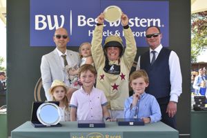 Record sum of over £500,000 raised at York Races for Macmillan