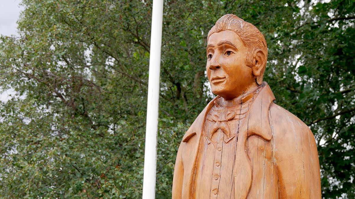 Statue of Giant Bradley in Market Weighton - the tallest ever man in Britain