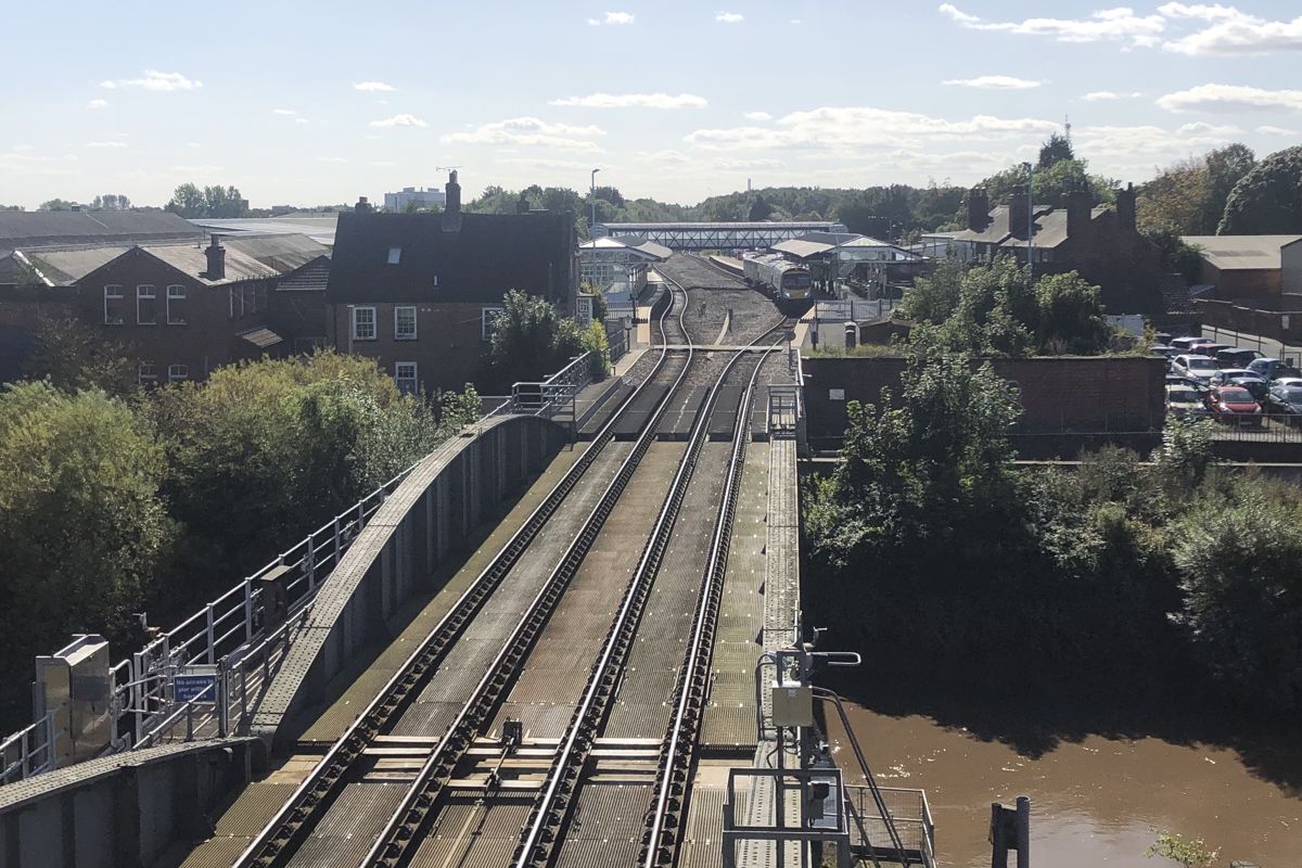 Grade II listed swing bridge in Selby to remain in railway position this week as high temperatures forecast