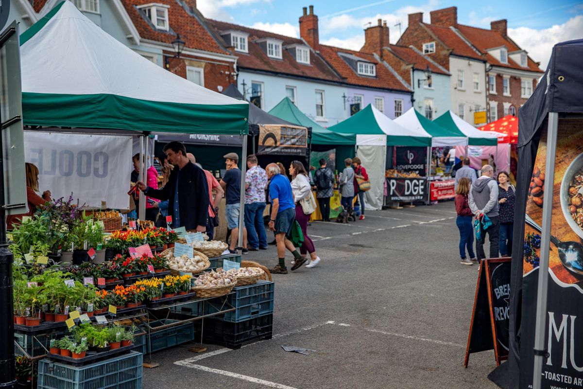Malton HFF - Market Stalls Flowers Visitors-min
